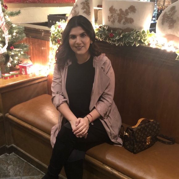 About Me💁🏻‍♀️❤️ - Picture 1 of 1